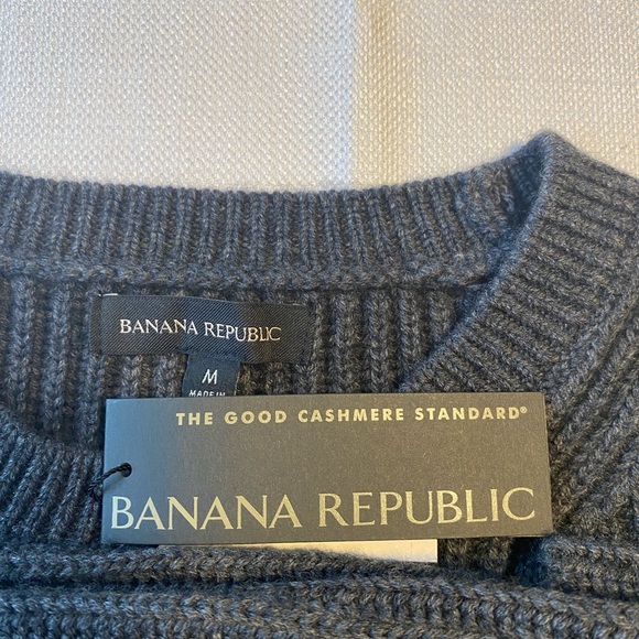 Banana Republic cropped chunky merino cashmere sweater. - Picture 7 of 9